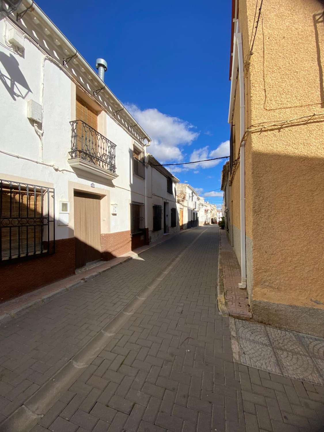 3 storey house in heart of Chirivel with sun terrace