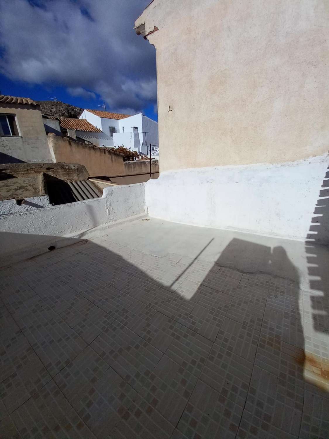 Casa en el corazón de Vélez Blanco con pequeño patio y terraza, 3 dormitorios, 2 baños.