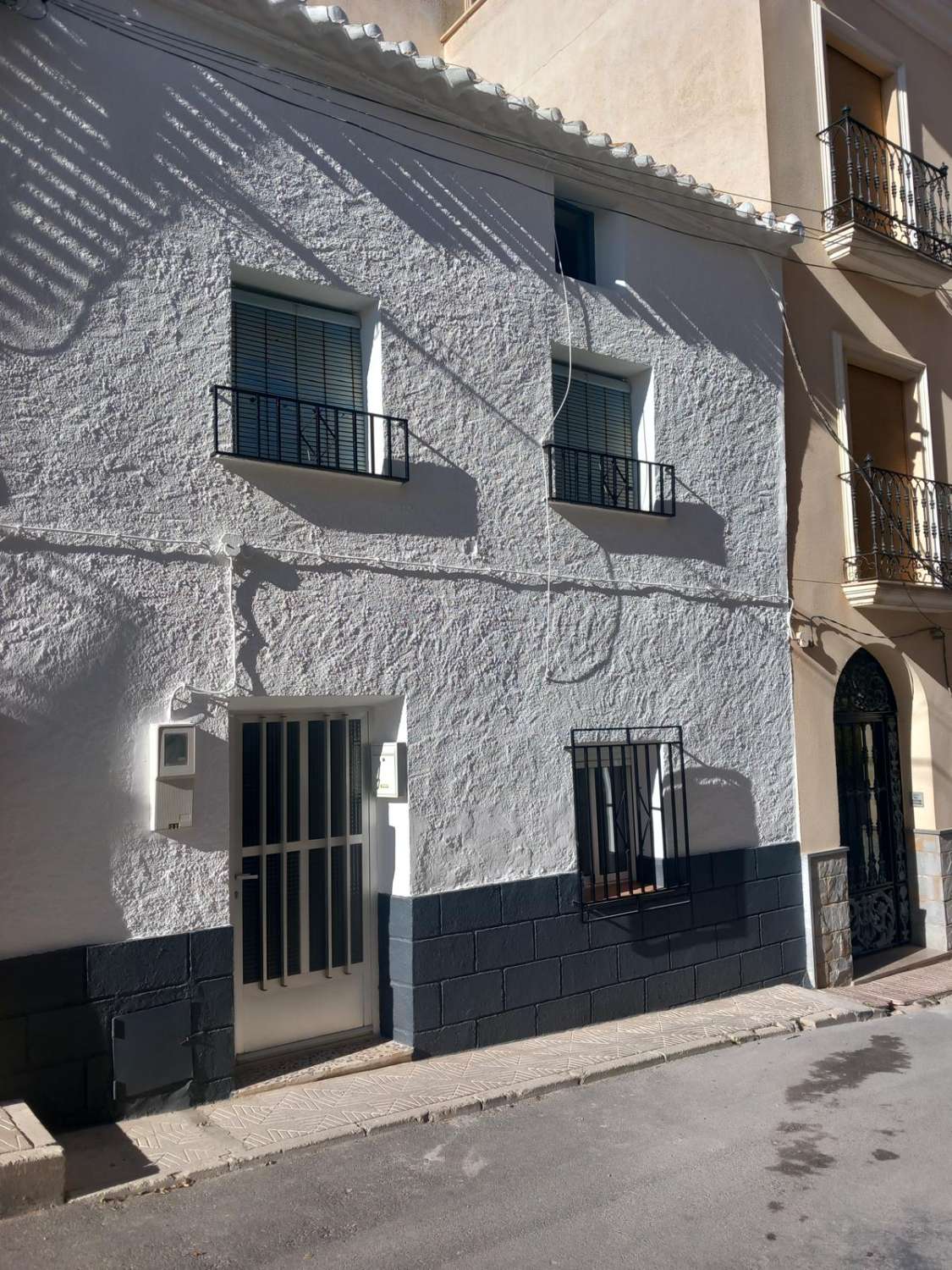 Casa en el corazón de Vélez Blanco con pequeño patio y terraza, 3 dormitorios, 2 baños.
