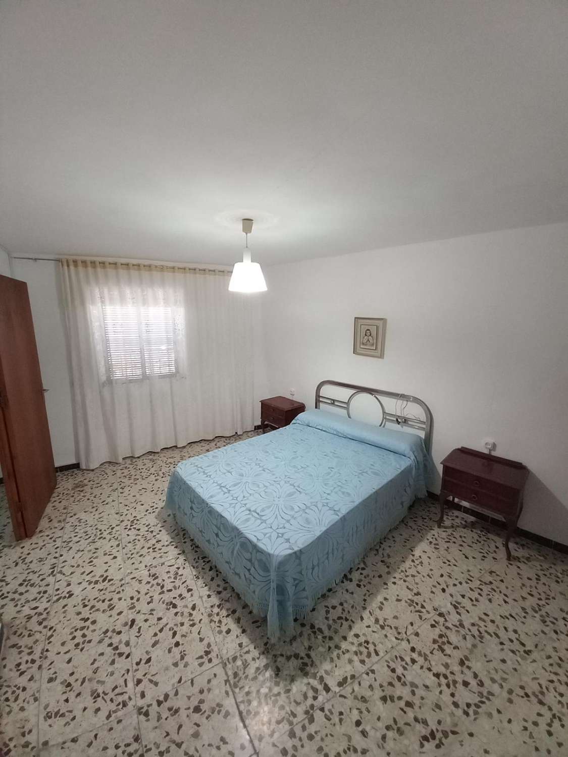 Casa en el corazón de Vélez Blanco con pequeño patio y terraza, 3 dormitorios, 2 baños.