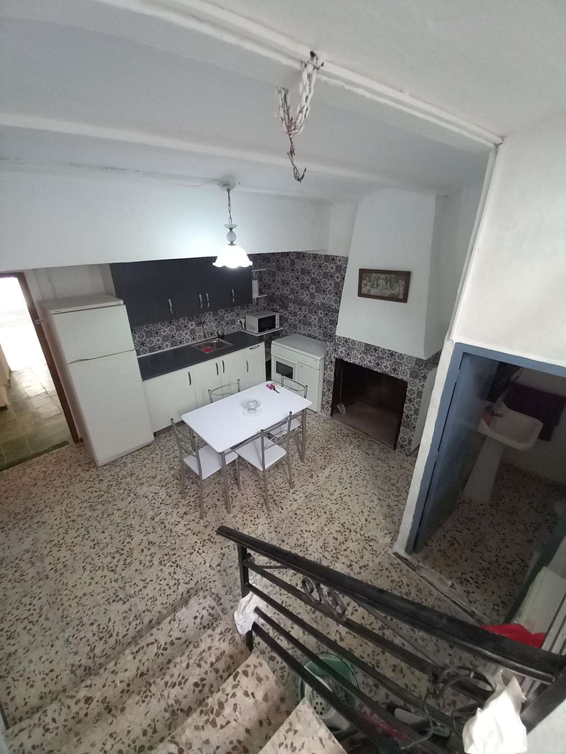 Casa en el corazón de Vélez Blanco con pequeño patio y terraza, 3 dormitorios, 2 baños.