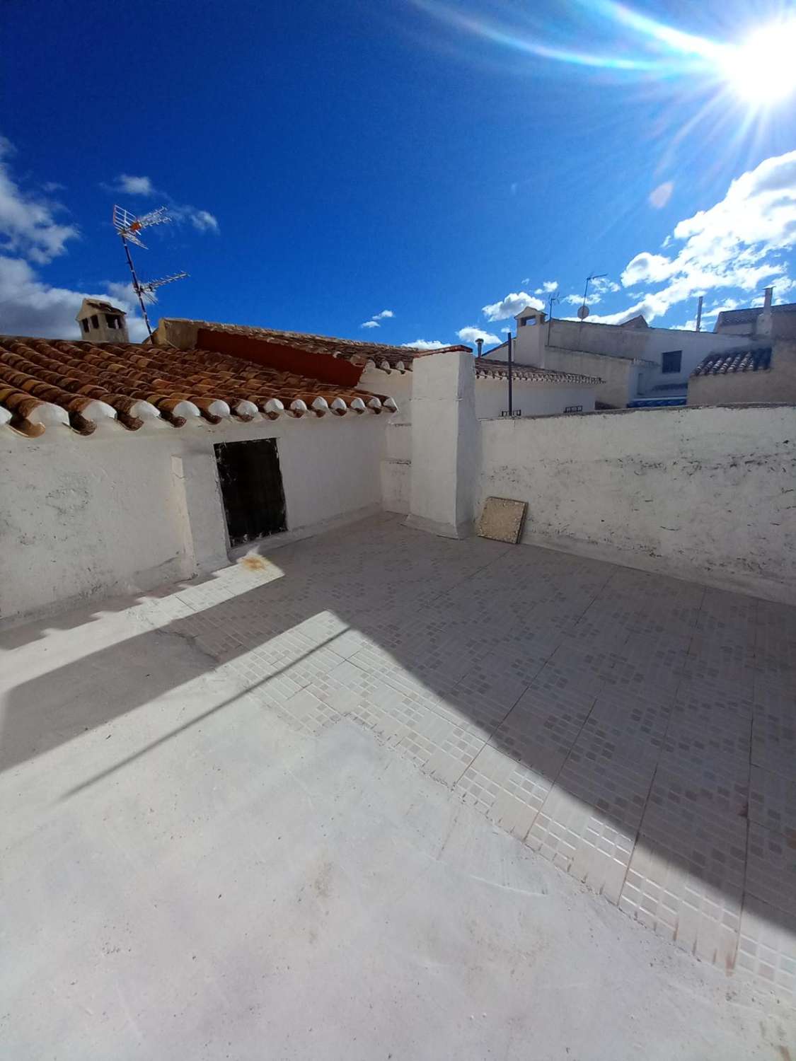 Casa en el corazón de Vélez Blanco con pequeño patio y terraza, 3 dormitorios, 2 baños.