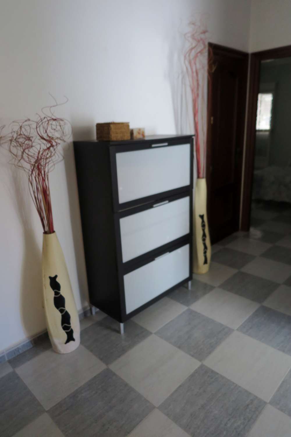 Grand restaurant entièrement équipé avec appartement de 3 chambres dans la magnifique ville de Maria