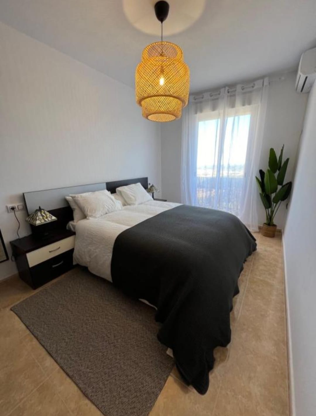 Stunning  3 Bed, 2 bath 2nd Floor flat