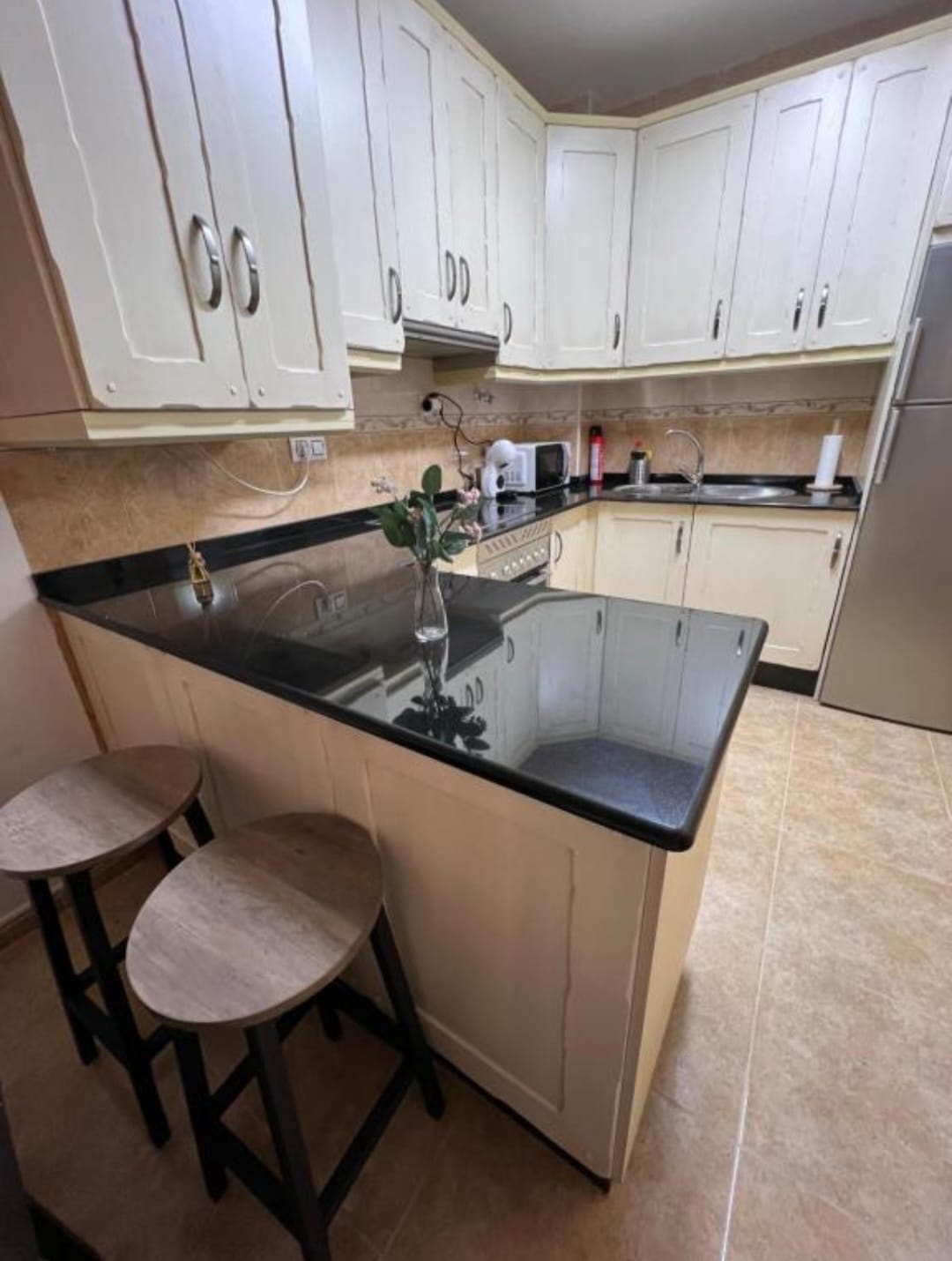 Stunning  3 Bed, 2 bath 2nd Floor flat