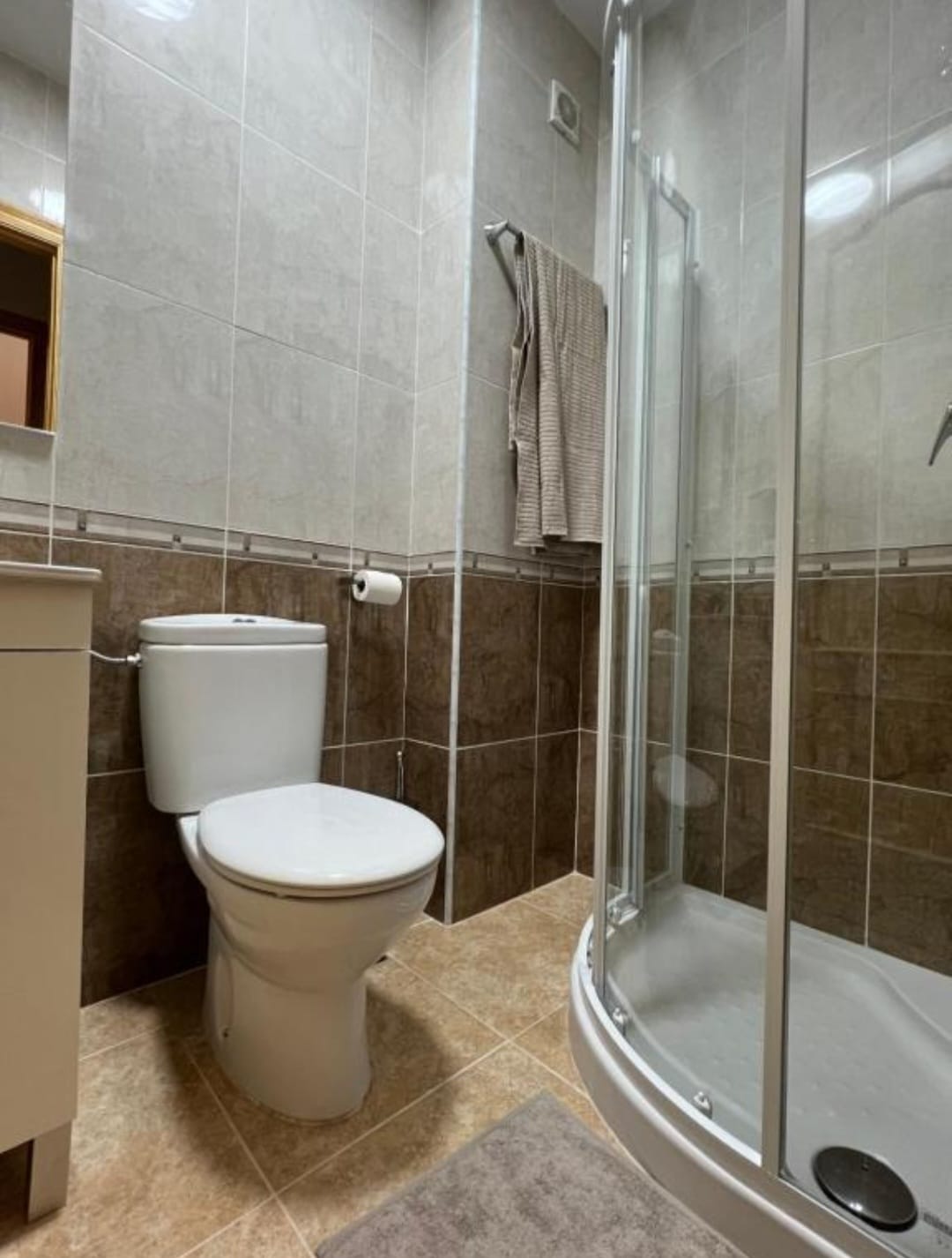 Stunning  3 Bed, 2 bath 2nd Floor flat