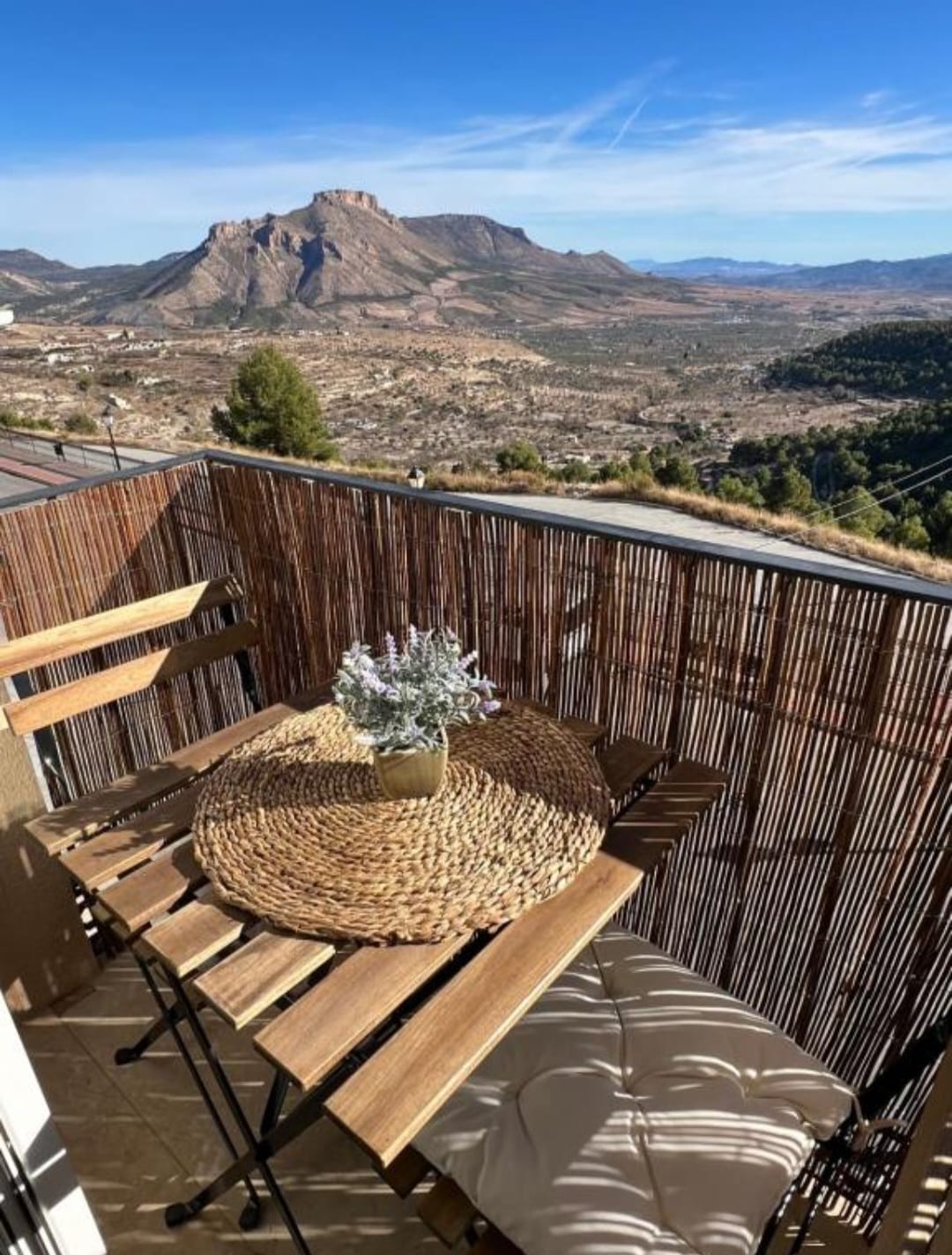 Stunning  3 Bed, 2 bath 2nd Floor flat