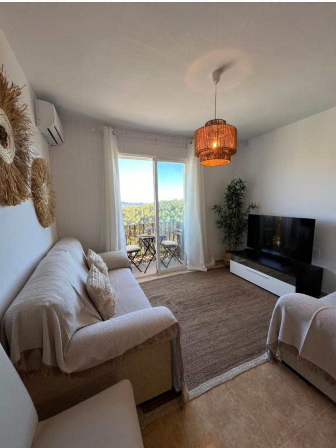 Stunning  3 Bed, 2 bath 2nd Floor flat