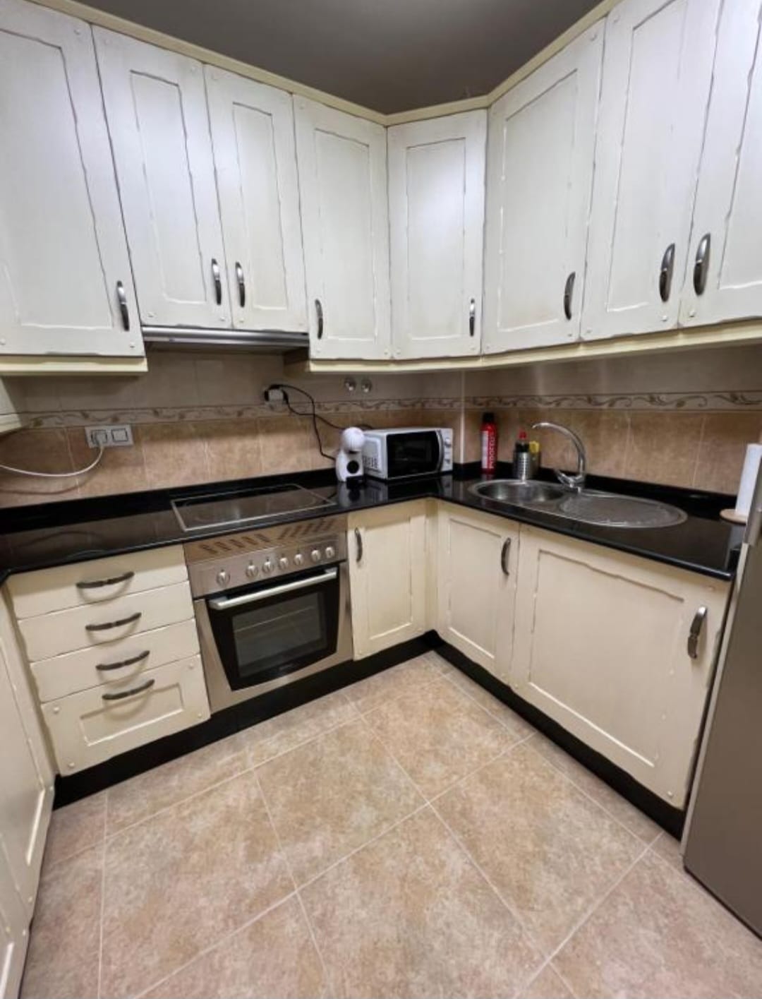 Stunning  3 Bed, 2 bath 2nd Floor flat