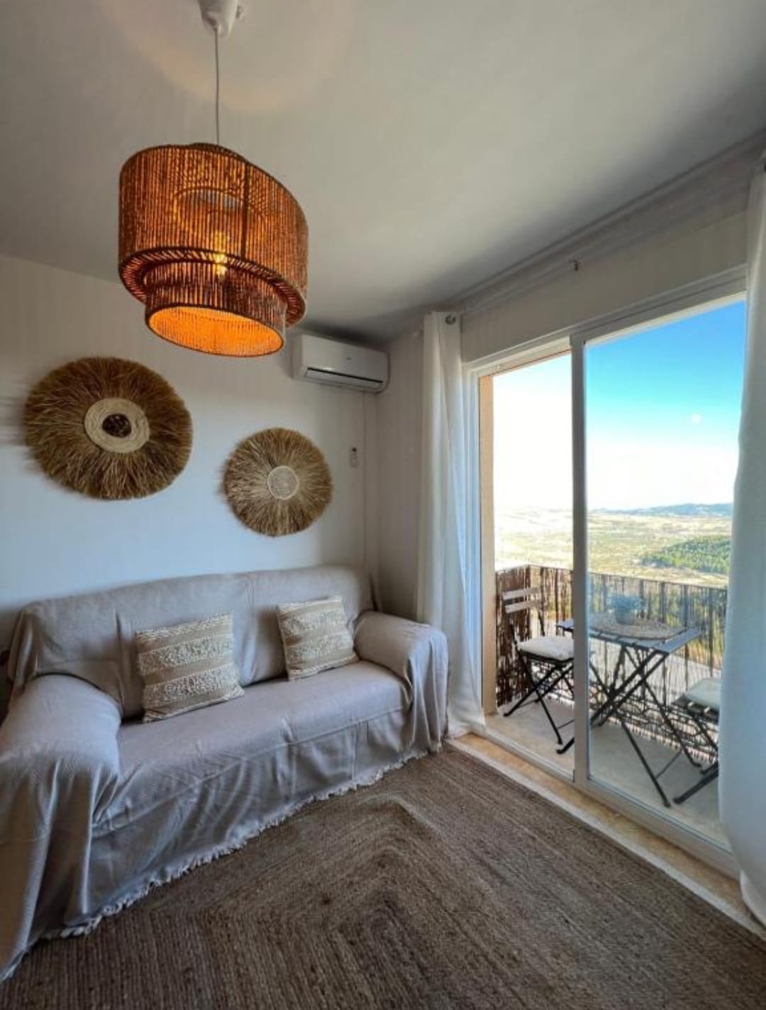 Stunning  3 Bed, 2 bath 2nd Floor flat