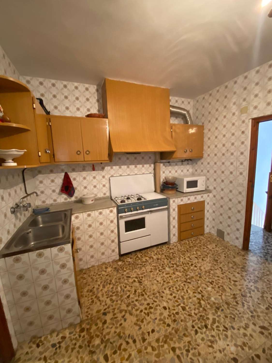 Exceptional 5 bed, 2 bath house with patio, terrace and garage in Velez Rubio