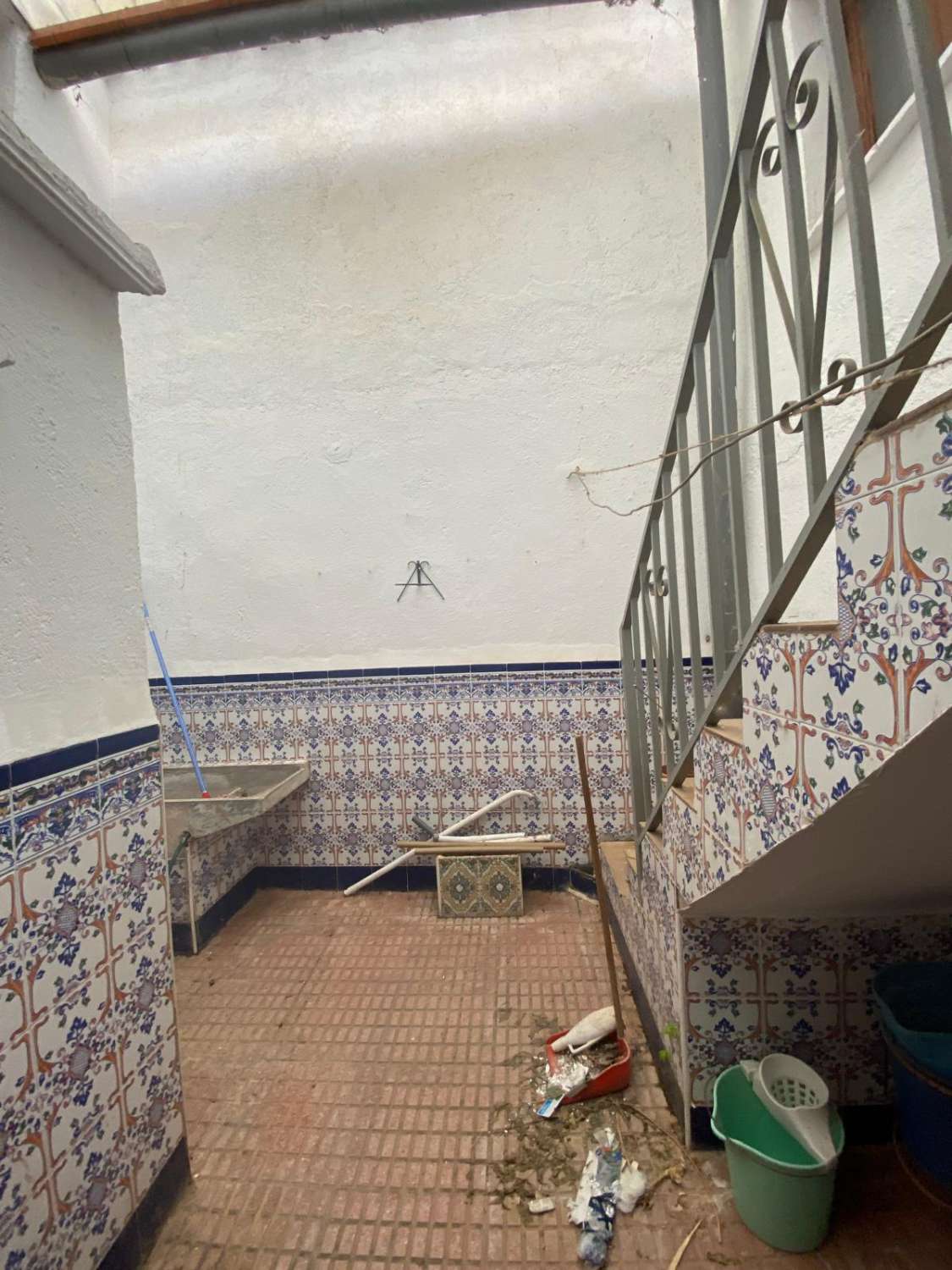 Exceptional 5 bed, 2 bath house with patio, terrace and garage in Velez Rubio