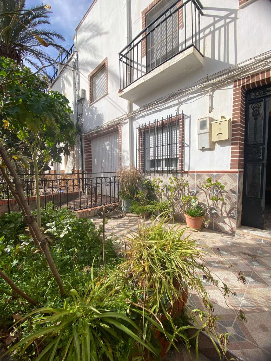 Exceptional 5 bed, 2 bath house with patio, terrace and garage in Velez Rubio
