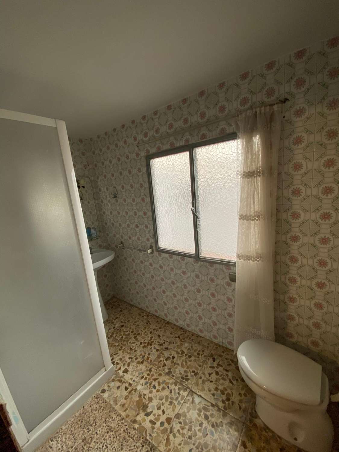 Exceptional 5 bed, 2 bath house with patio, terrace and garage in Velez Rubio