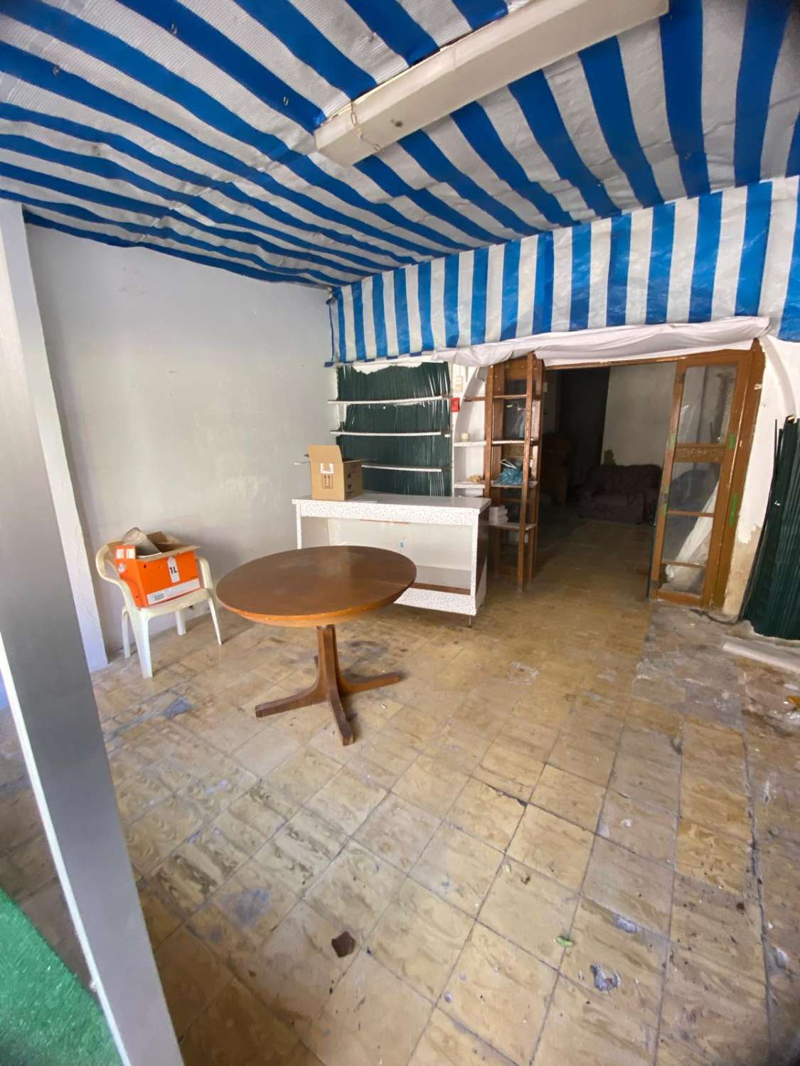 Shop in prime position in Velez Blanco´s main street