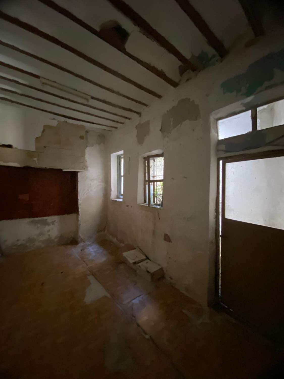 Shop in prime position in Velez Blanco´s main street