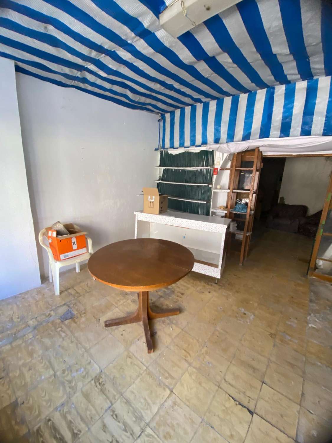 Shop in prime position in Velez Blanco´s main street