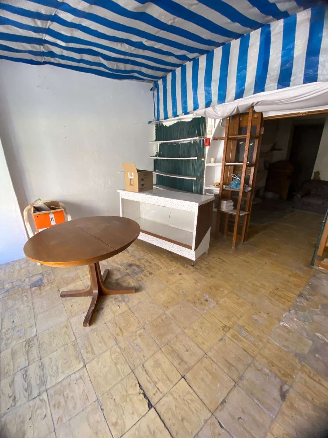 Shop in prime position in Velez Blanco´s main street