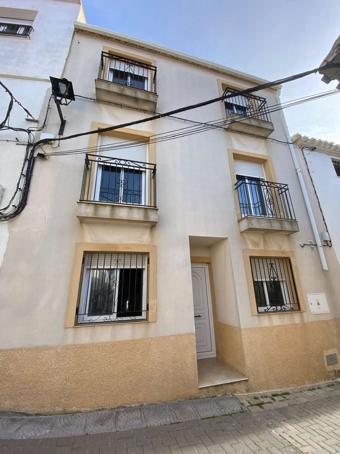 Totally reformed, 4 bed, 2 bath house in heart of Chirivel