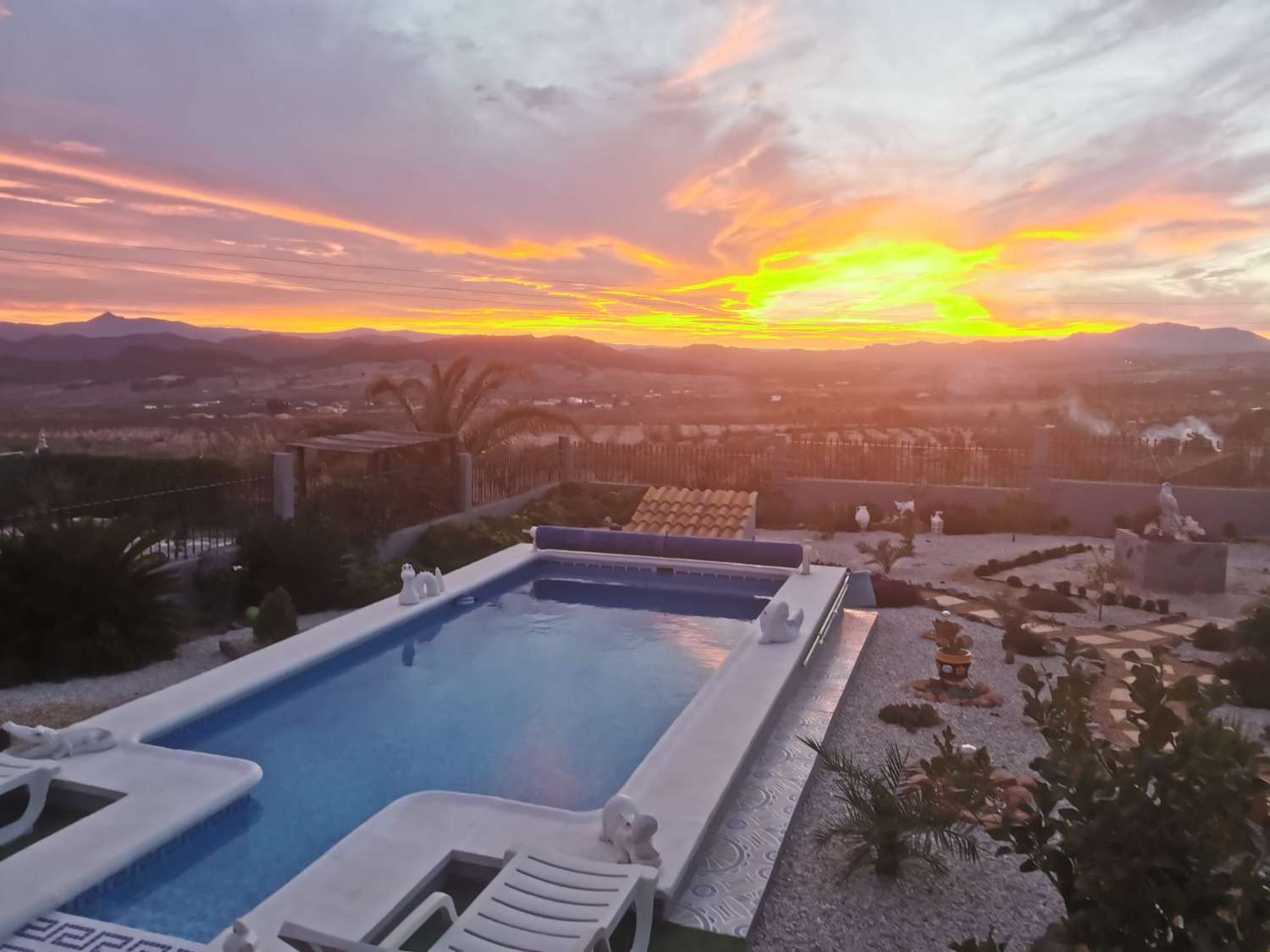 Superior Park Home with swimming Pool