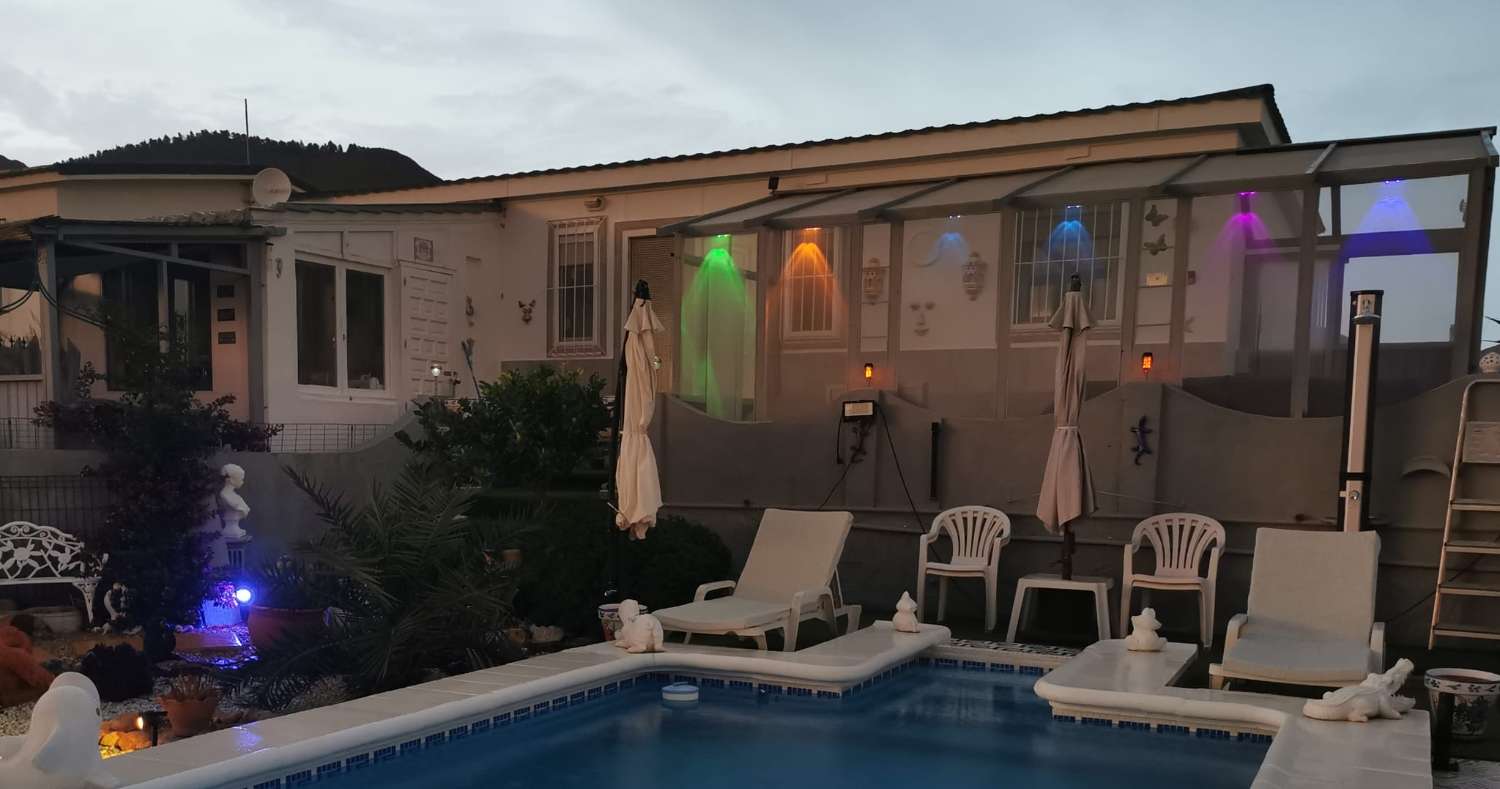 Uitzonderlijk, superieur parkhuis met privézwembad, jacuzzi en adembenemend uitzicht