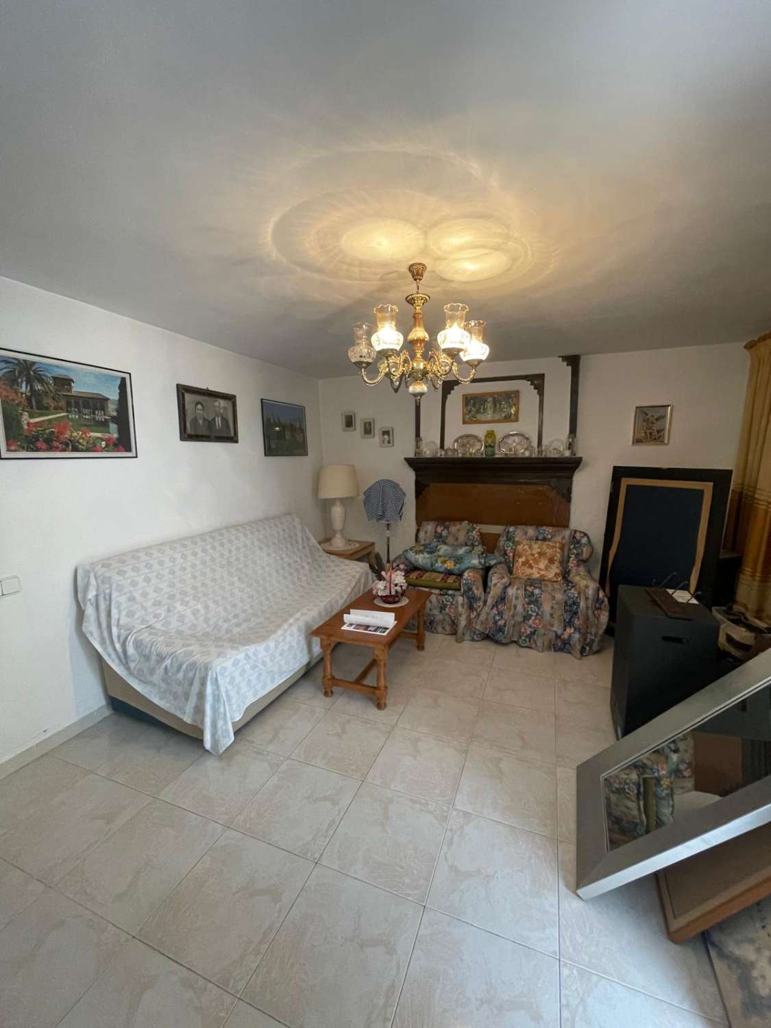 5 bedroom, 2 bath house with patio in immaculate condition in Velez Blanco