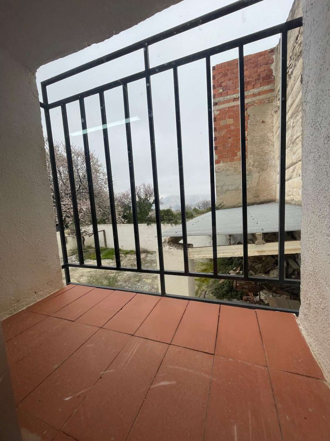 5 bedroom, 2 bath house with patio in immaculate condition in Velez Blanco