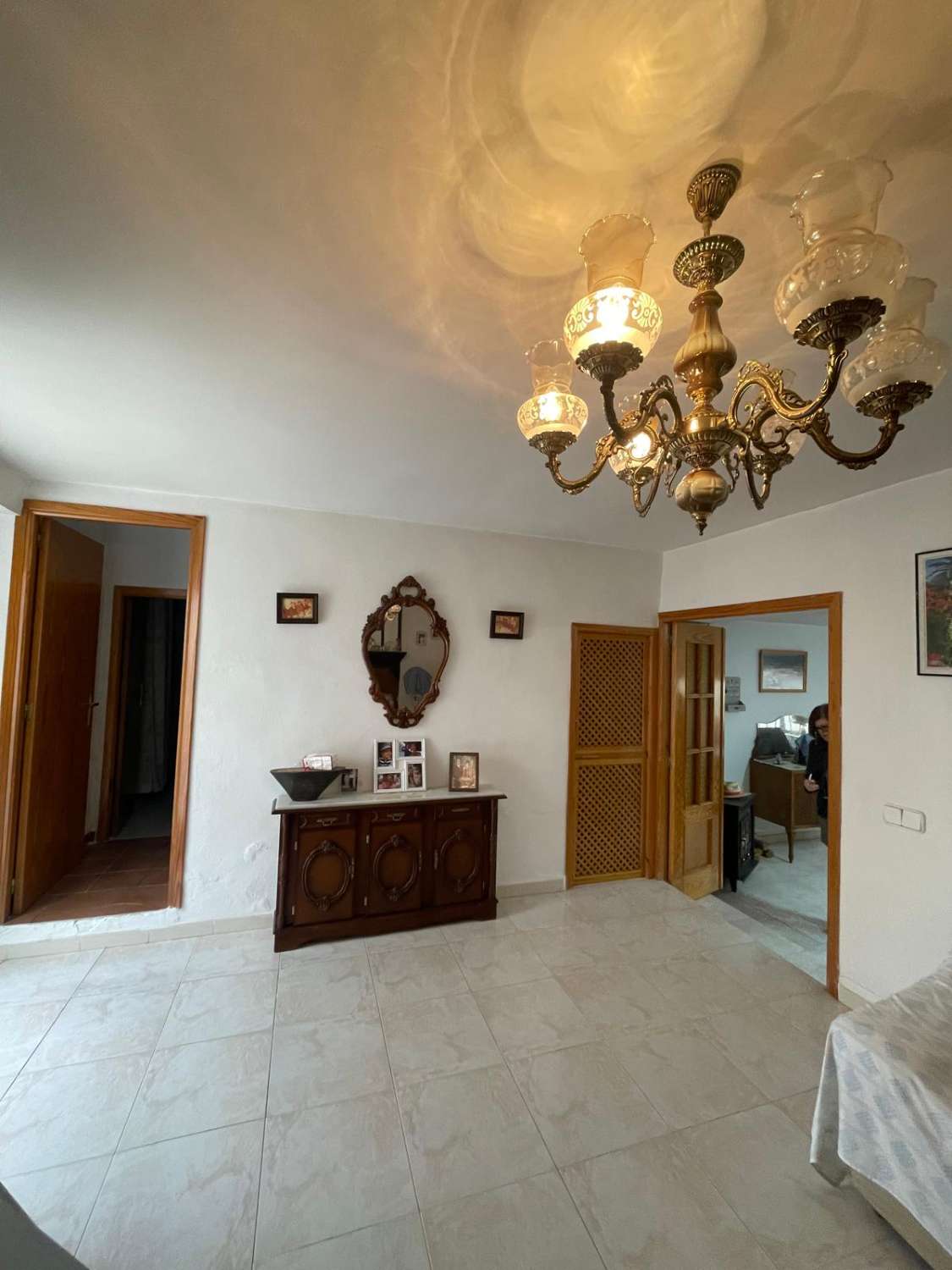 5 bedroom, 2 bath house with patio in immaculate condition in Velez Blanco