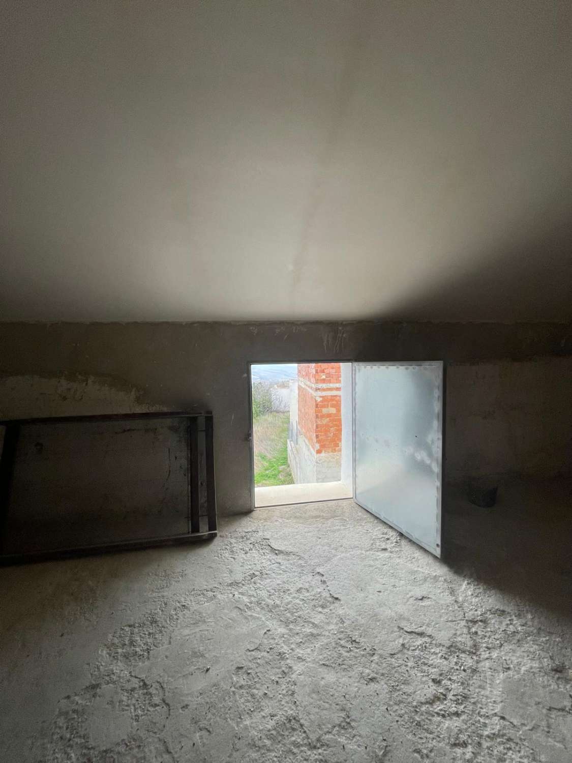 5 bedroom, 2 bath house with patio in immaculate condition in Velez Blanco