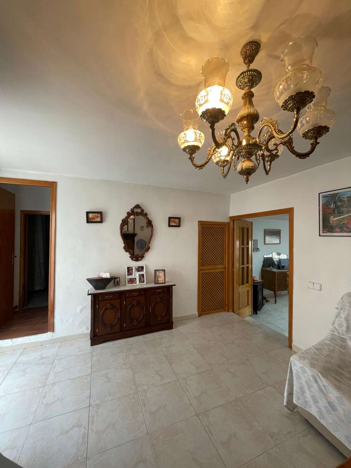 5 bedroom, 2 bath house with patio in immaculate condition in Velez Blanco