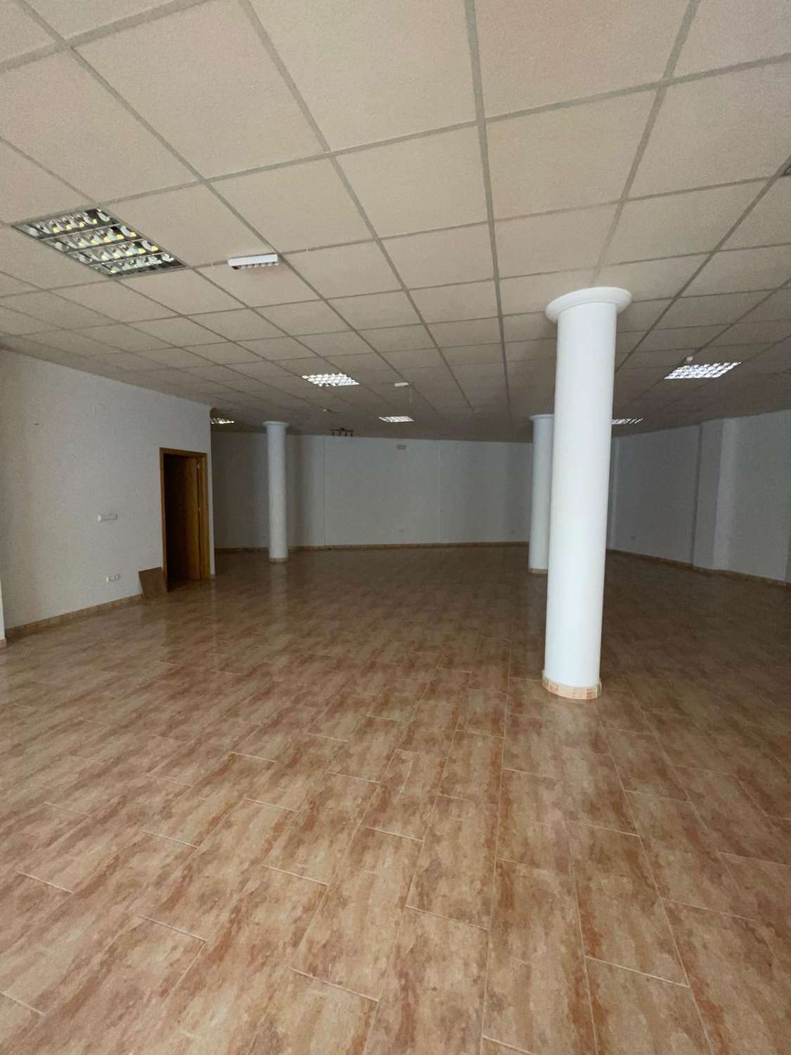 Large shop or office in prime position in Velez Rubio 170m2