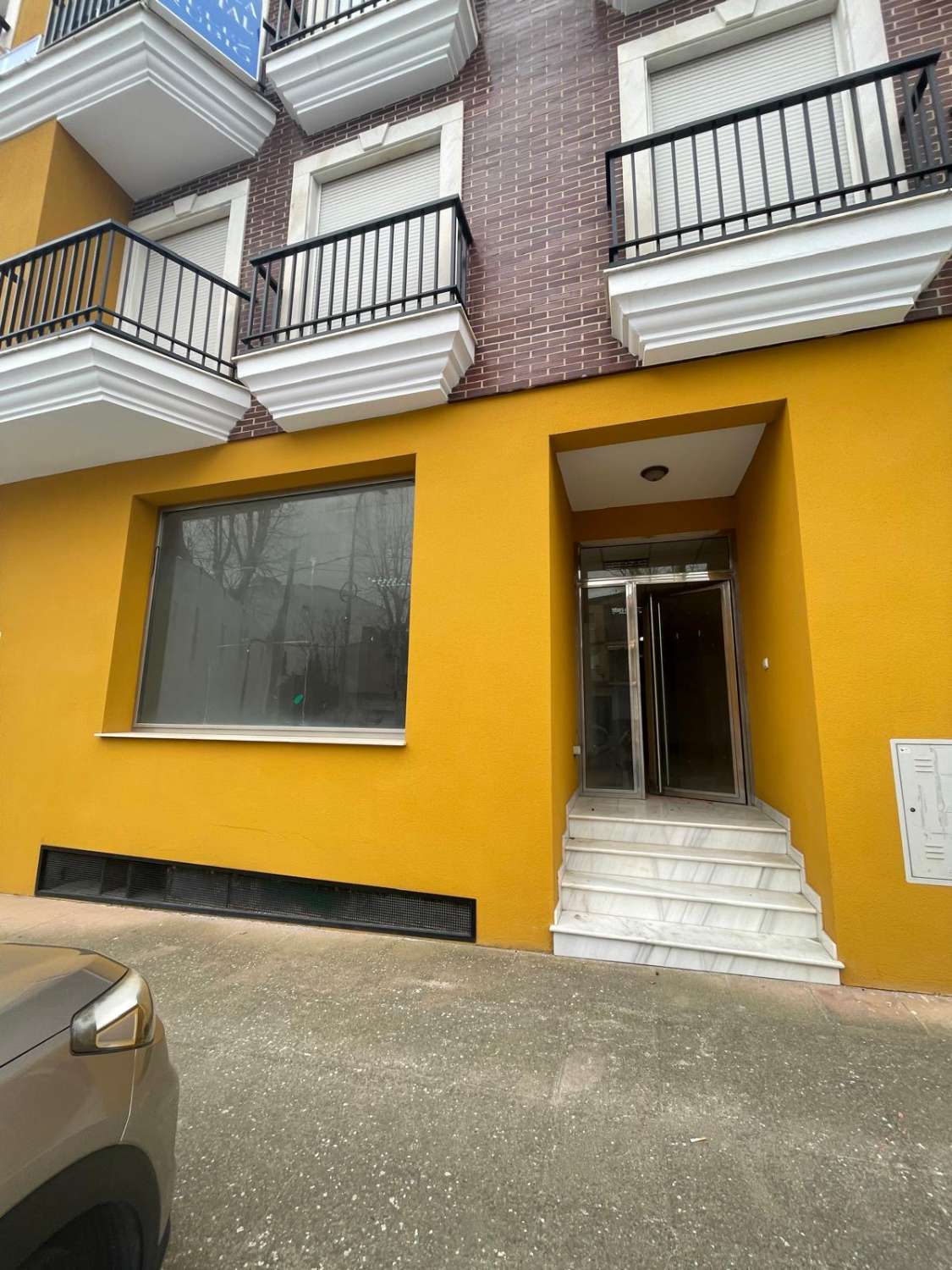 Large shop or office in prime position in Velez Rubio 170m2