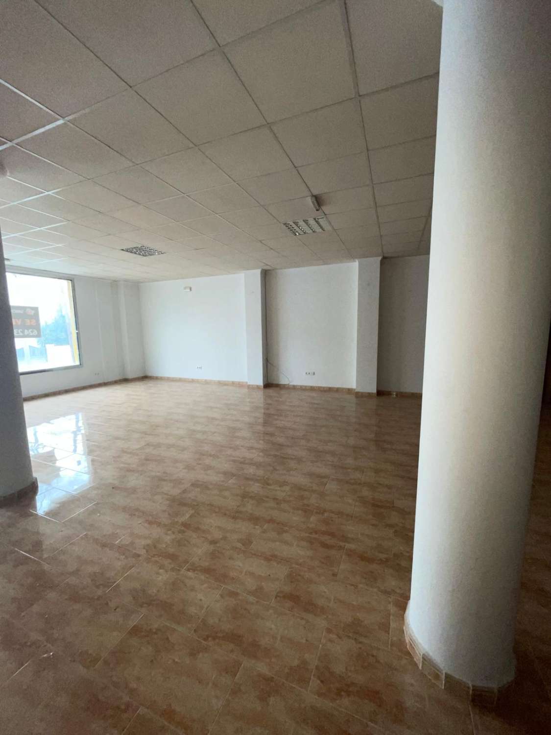 Large premises in prime position of Velez Rubio with ample parking 170m2