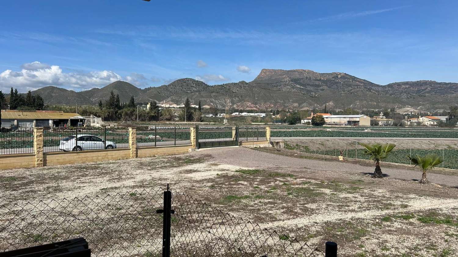 4 Bed, 2 bath house with Garage on 5000 m2 plot in excellent location