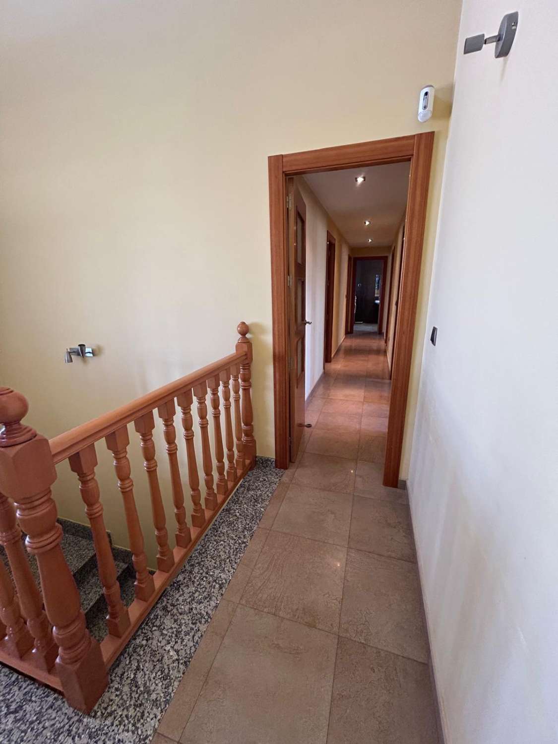 4 Bed, 2 bath house with Garage on 5000 m2 plot in excellent location