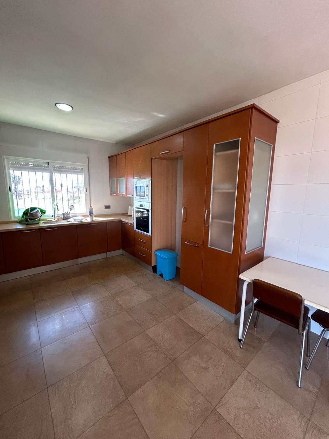 4 Bed, 2 bath house with Garage on 5000 m2 plot in excellent location