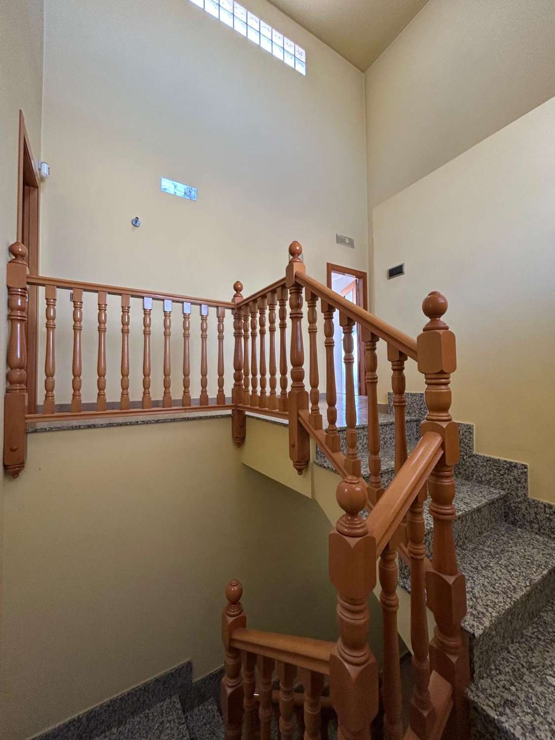 4 Bed, 2 bath house with Garage on 5000 m2 plot in excellent location