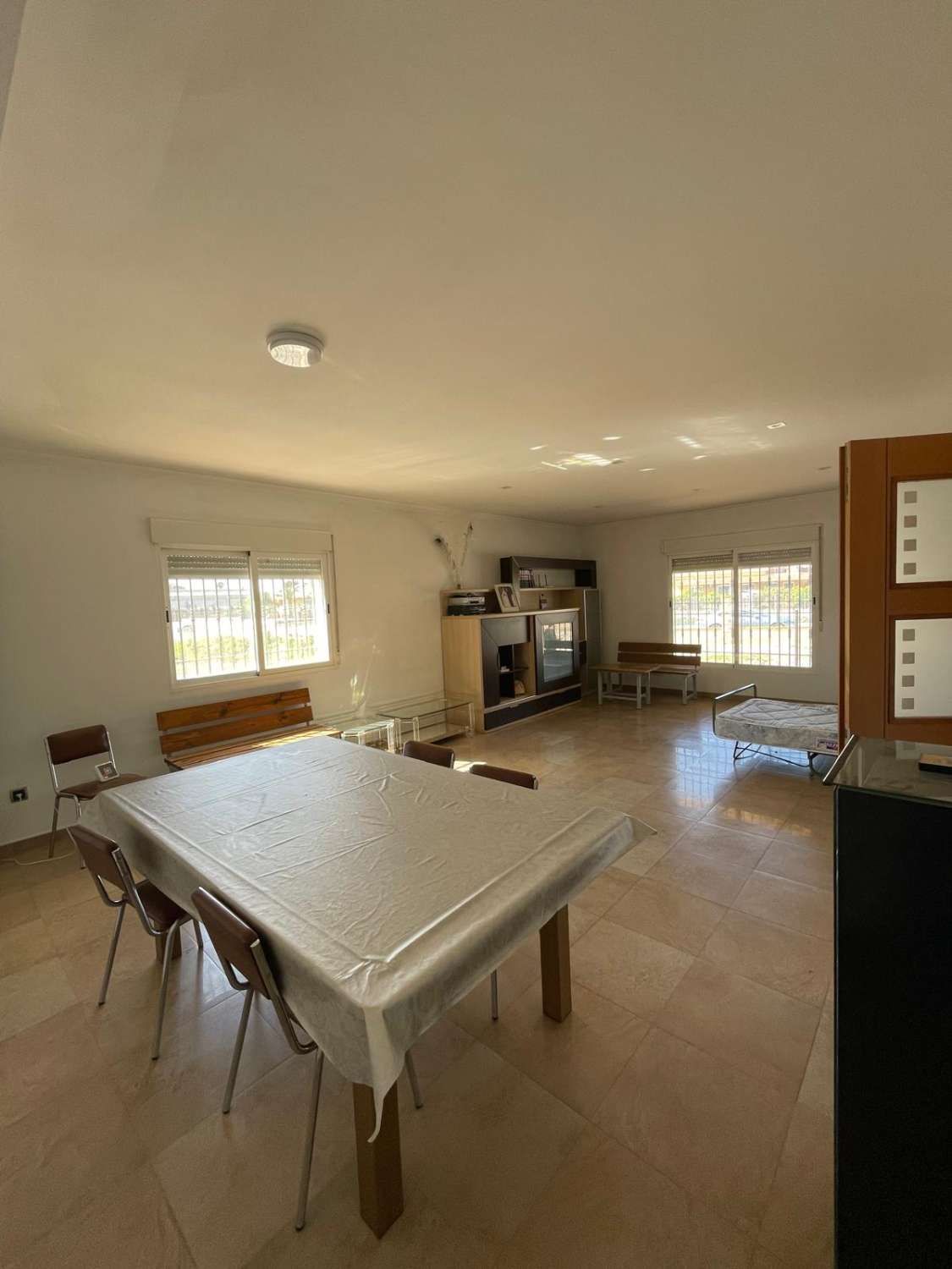 4 Bed, 2 bath house with Garage on 5000 m2 plot in excellent location