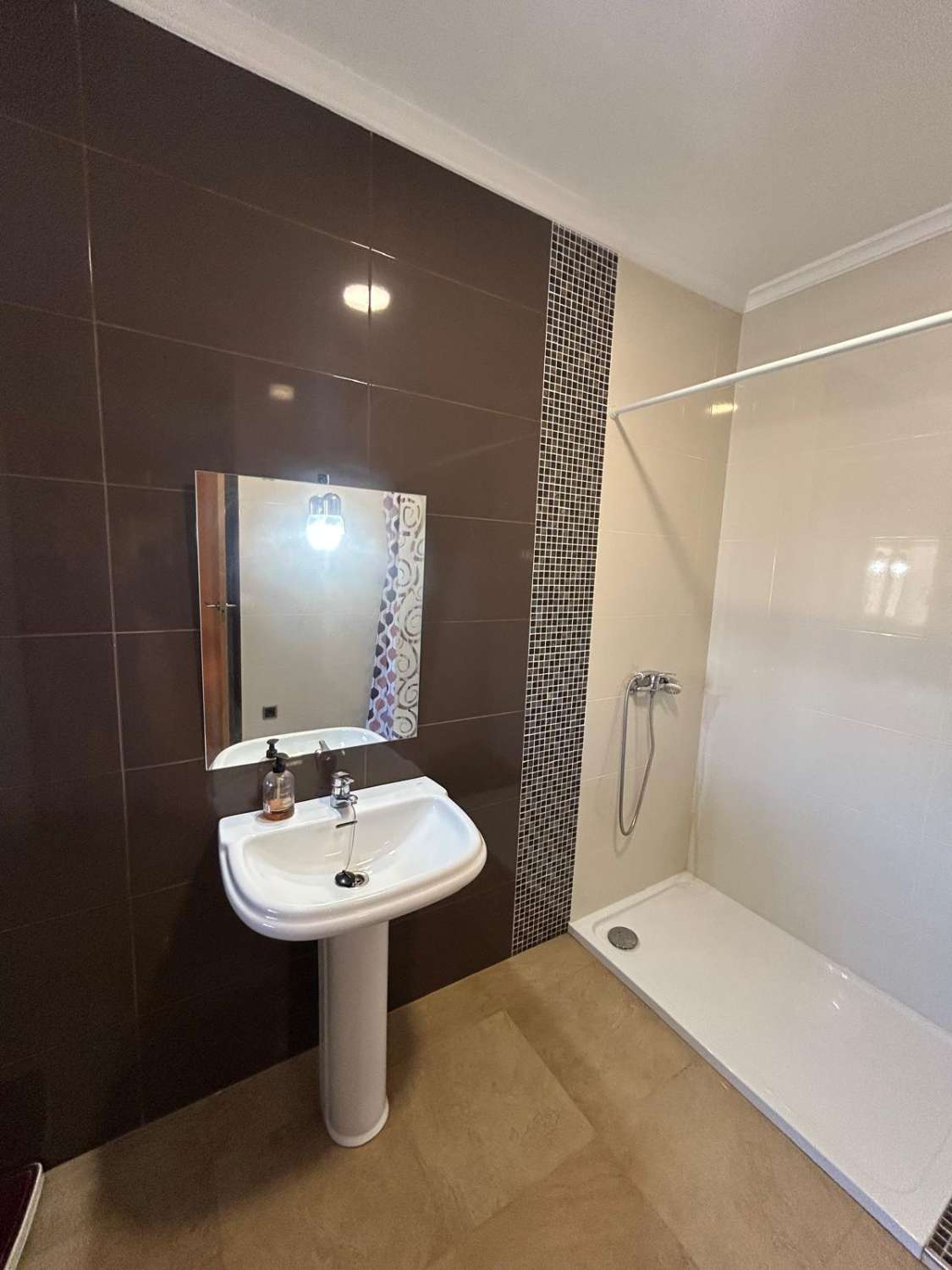 4 Bed, 2 bath house with Garage on 5000 m2 plot in excellent location