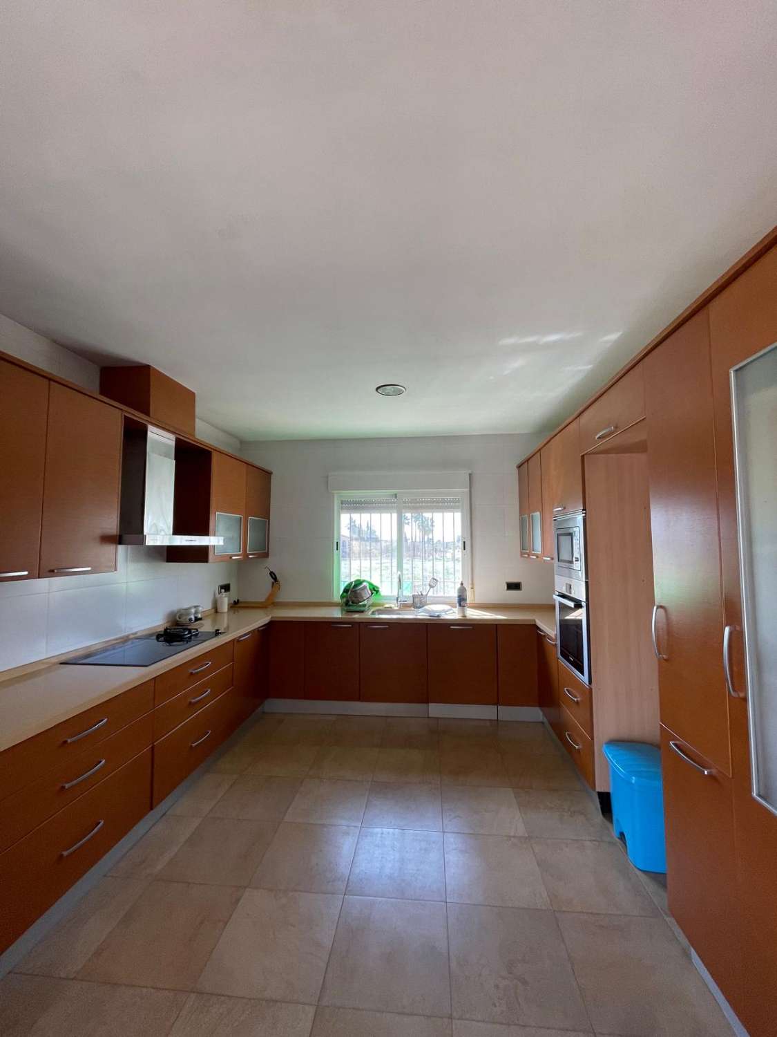 4 Bed, 2 bath house with Garage on 5000 m2 plot in excellent location