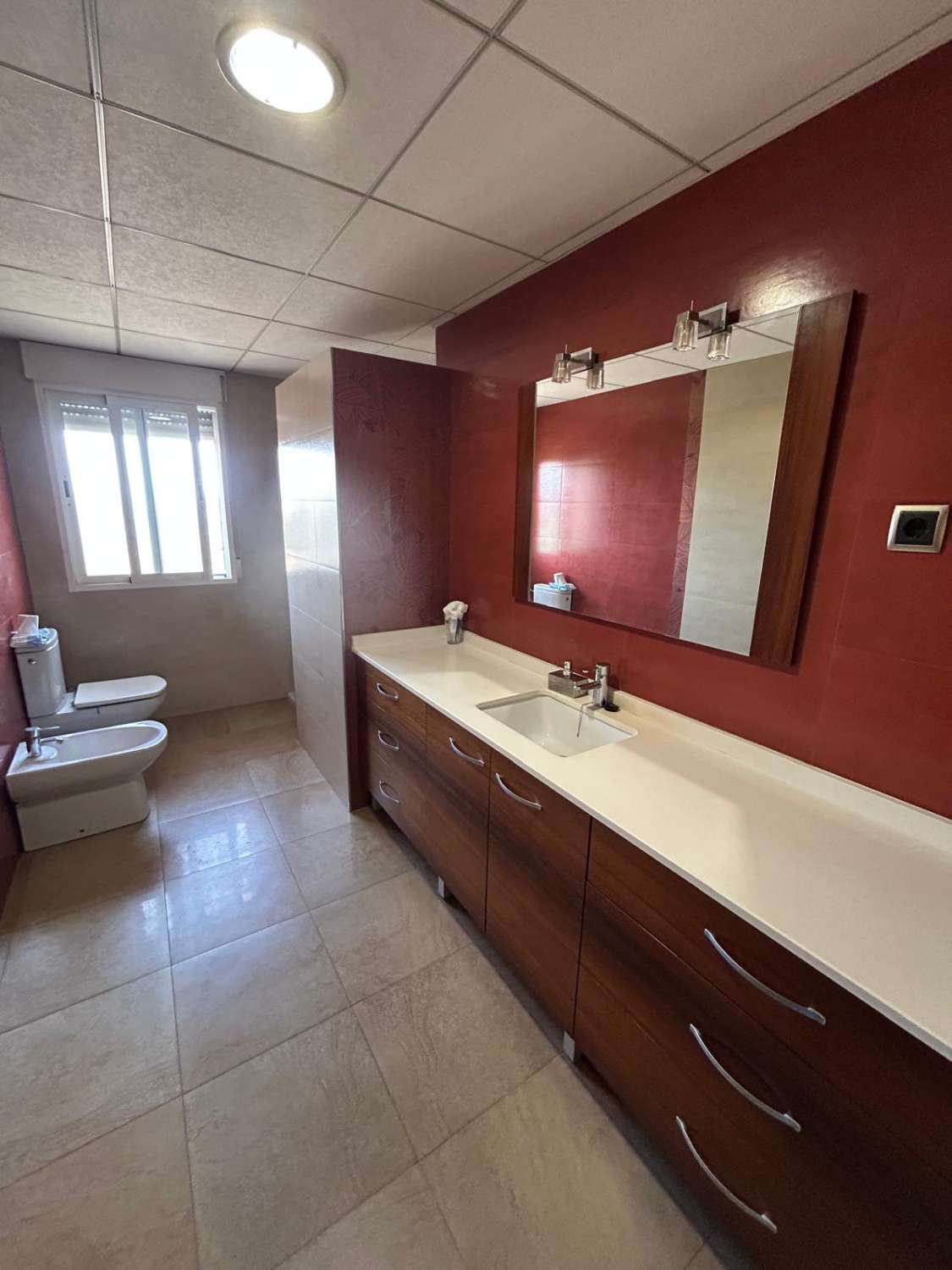 4 Bed, 2 bath house with Garage on 5000 m2 plot in excellent location