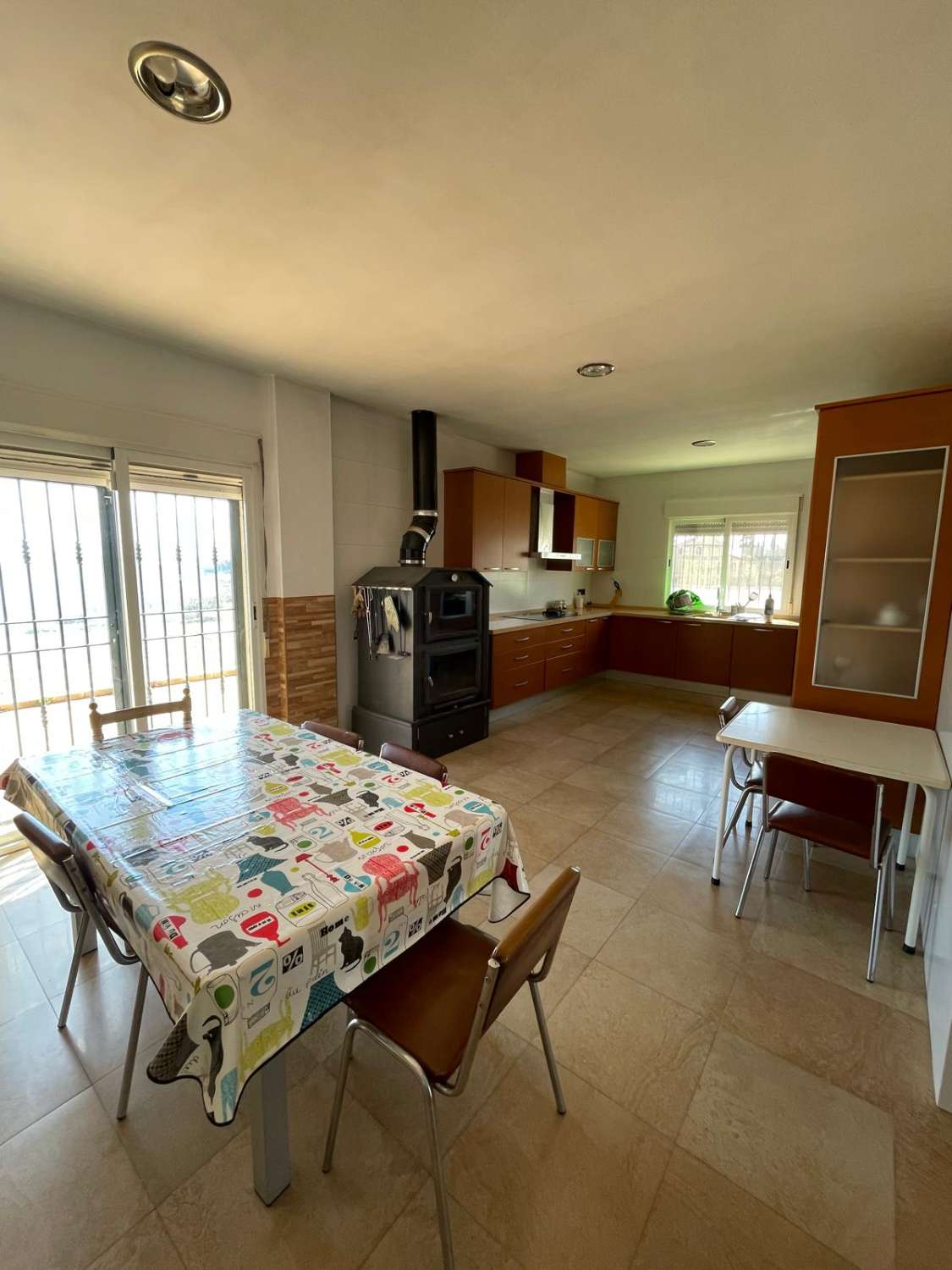 4 Bed, 2 bath house with Garage on 5000 m2 plot in excellent location