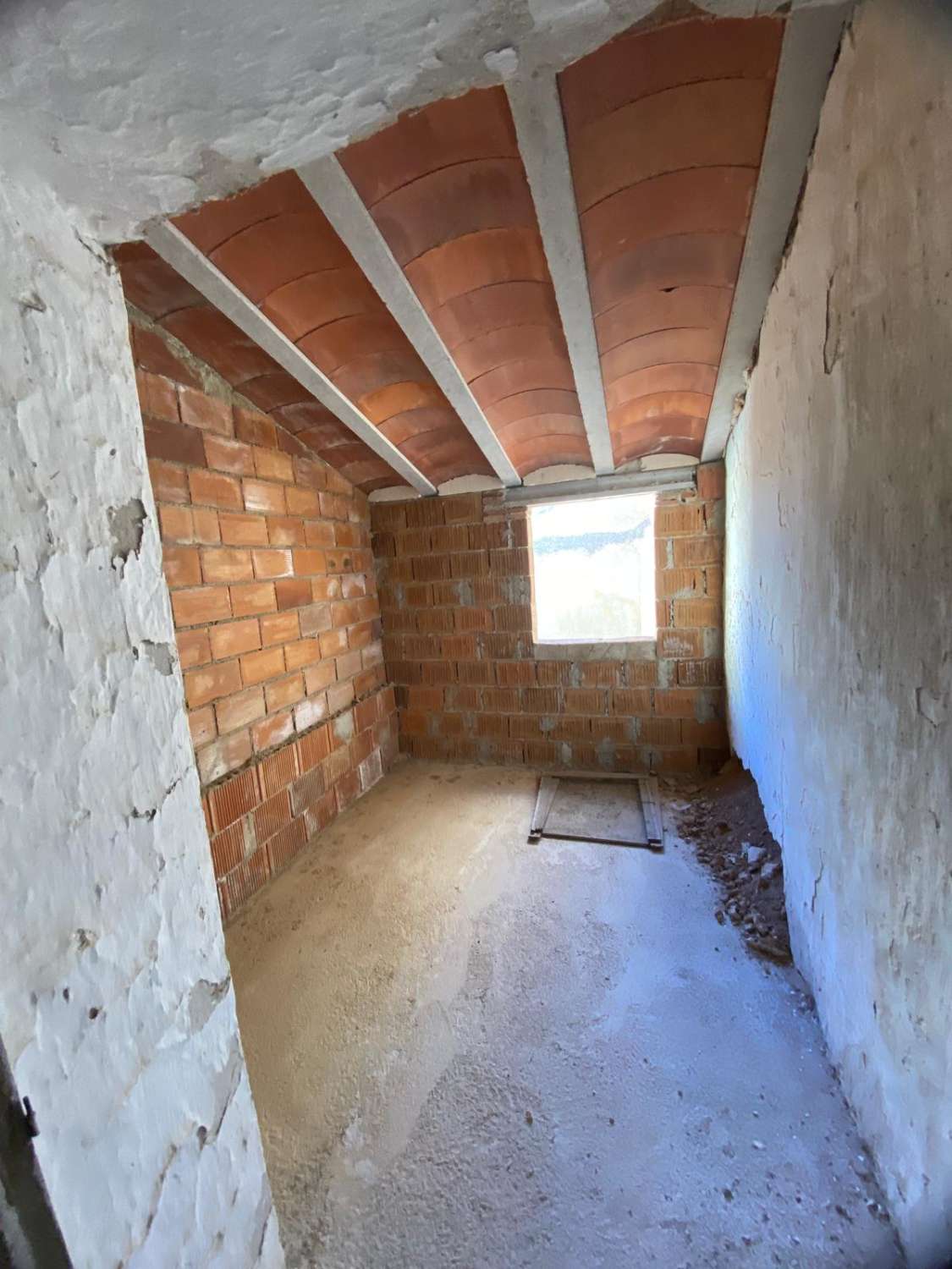 Large Townhouse for sale over 3 floors with garden area in prime position In Velez Rubio