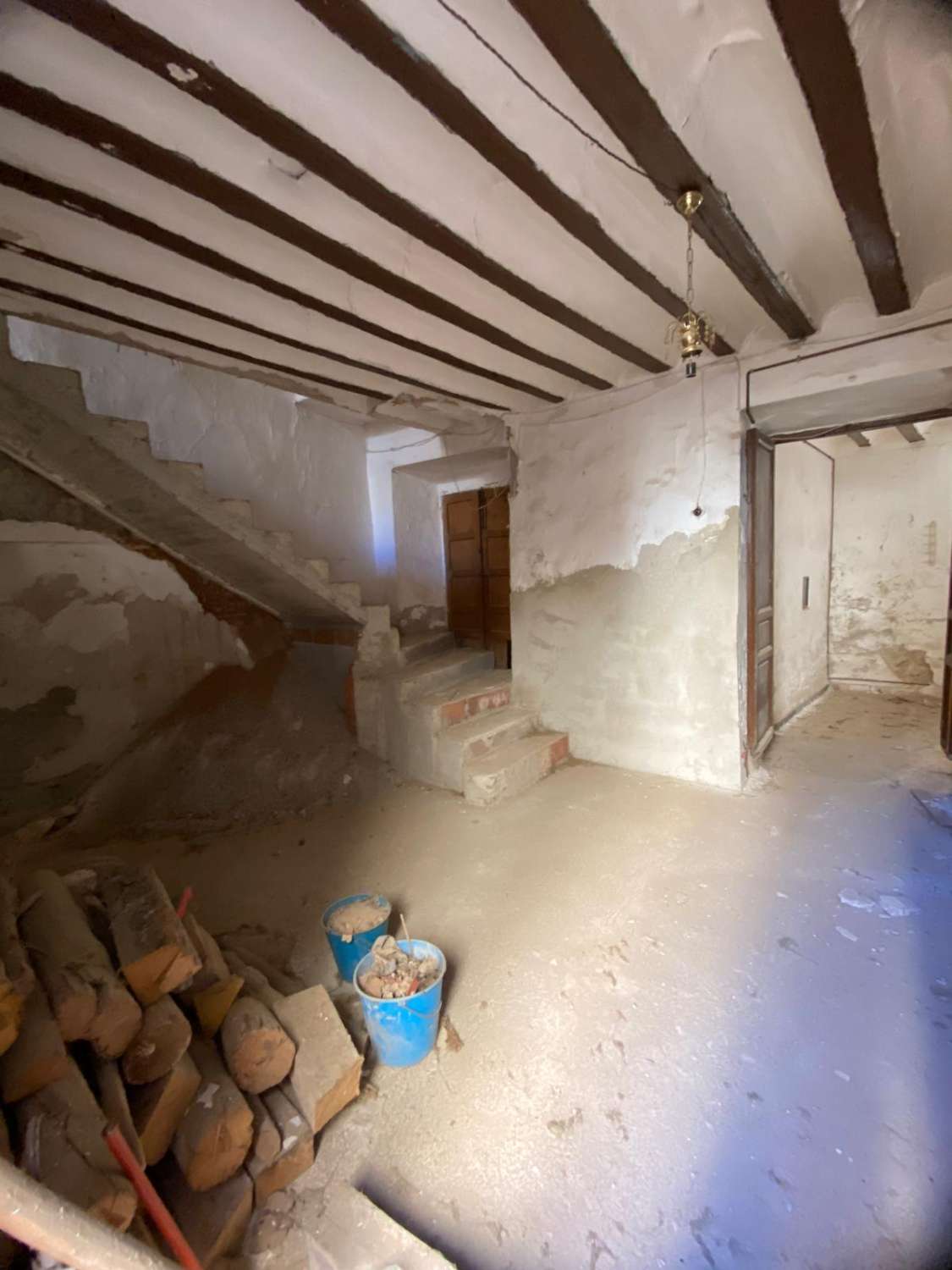 Large Townhouse for sale over 3 floors with garden area in prime position In Velez Rubio