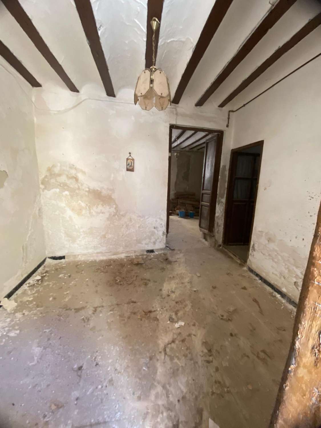 Large Townhouse for sale over 3 floors with garden area in prime position In Velez Rubio