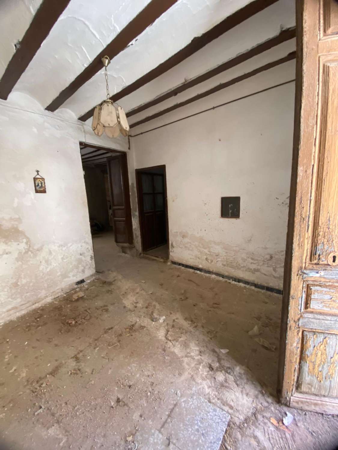 Large Townhouse for sale over 3 floors with garden area in prime position In Velez Rubio