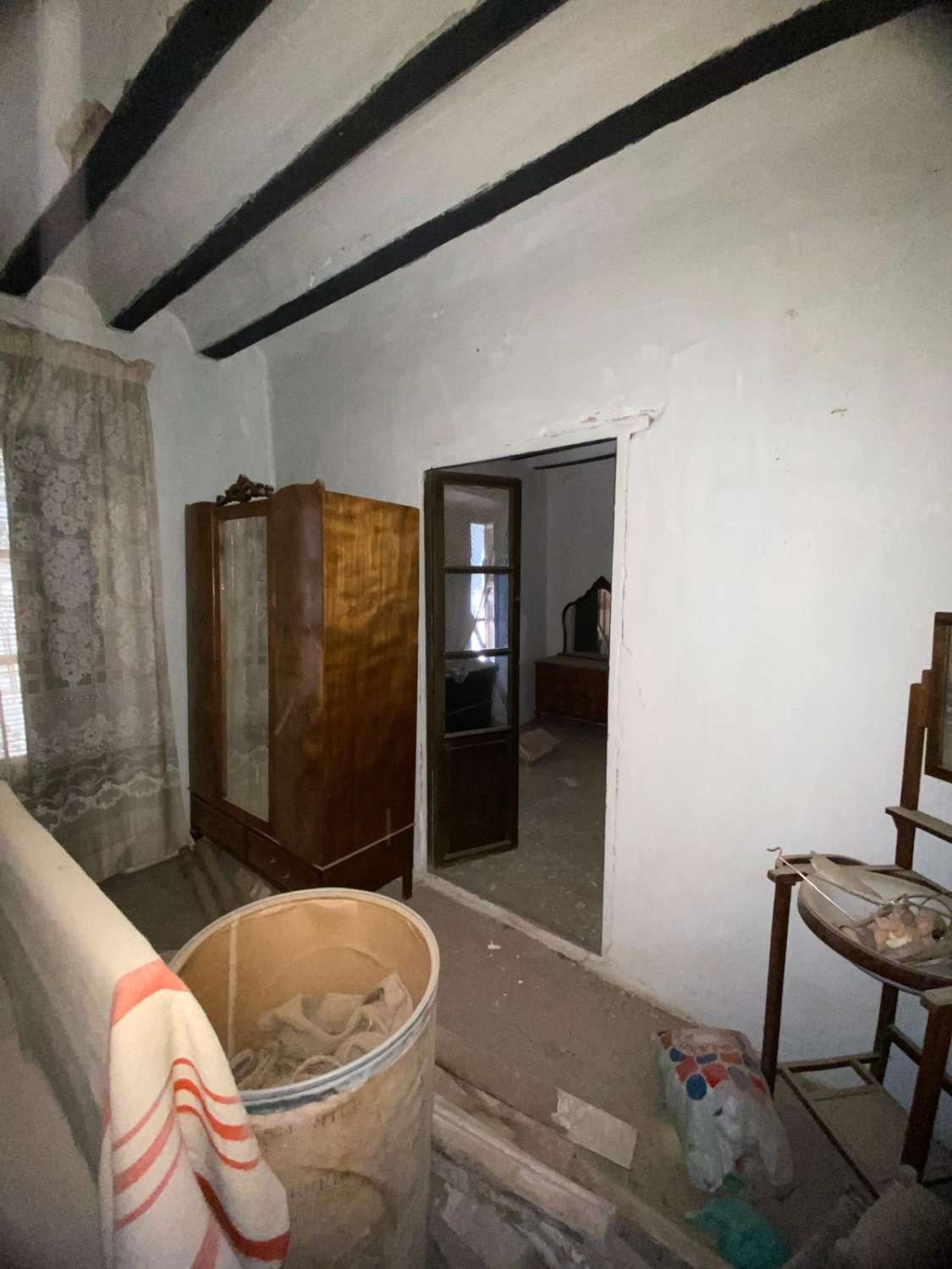 Large Townhouse for sale over 3 floors with garden area in prime position In Velez Rubio