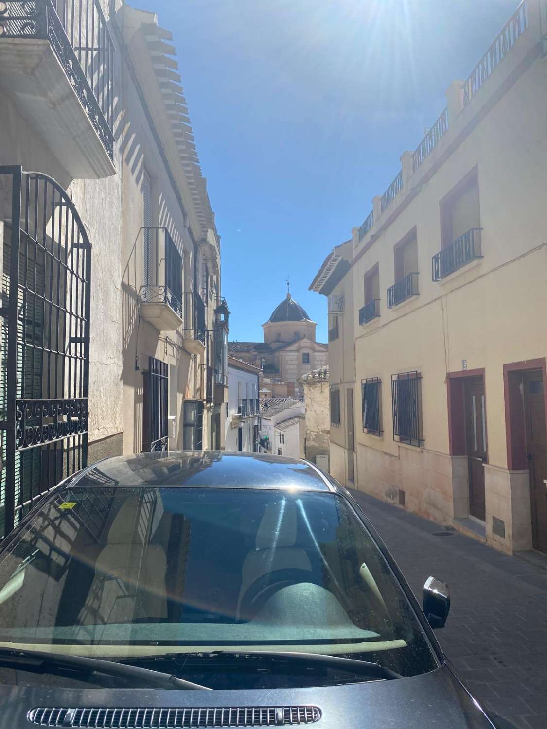 Large Townhouse for sale over 3 floors with garden area in prime position In Velez Rubio