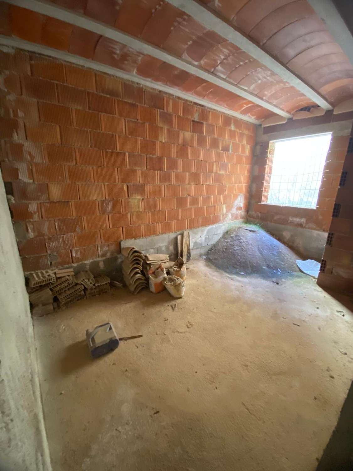 Large Townhouse for sale over 3 floors with garden area in prime position In Velez Rubio