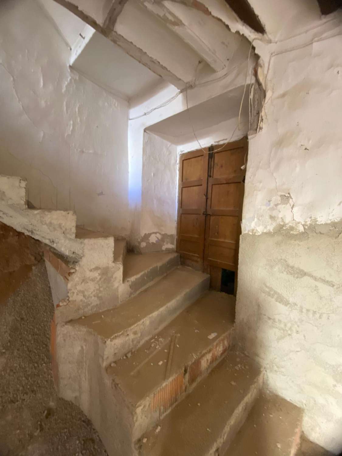 Large Townhouse for sale over 3 floors with garden area in prime position In Velez Rubio